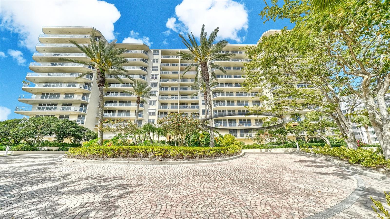 L ELEGANCE ON LIDO BEACH - Residential