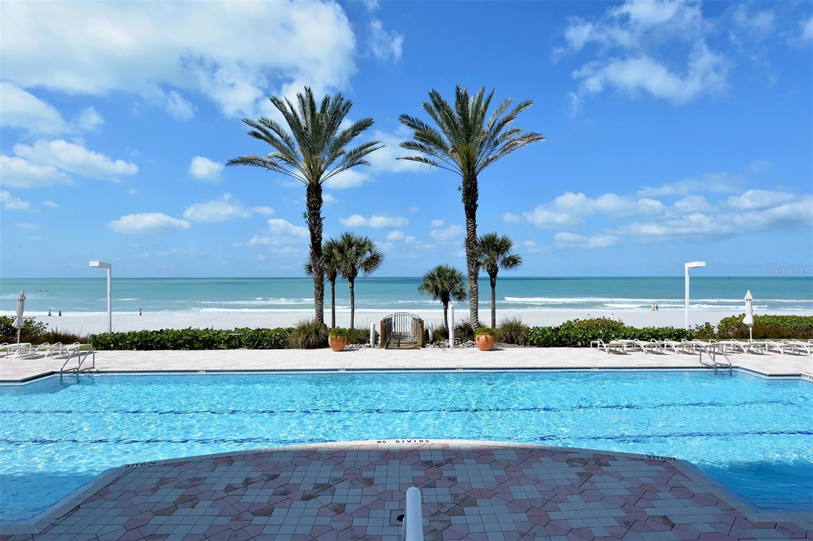 L ELEGANCE ON LIDO BEACH - Residential