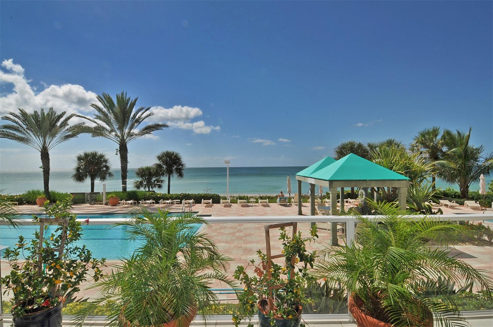 L ELEGANCE ON LIDO BEACH - Residential