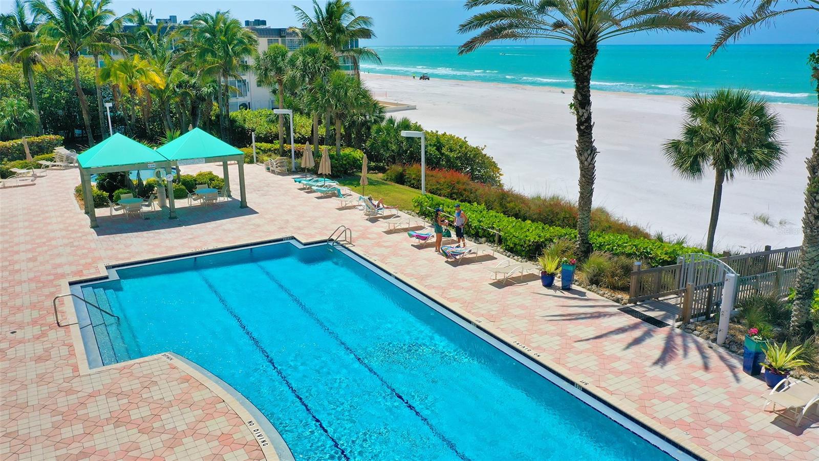 L ELEGANCE ON LIDO BEACH - Residential