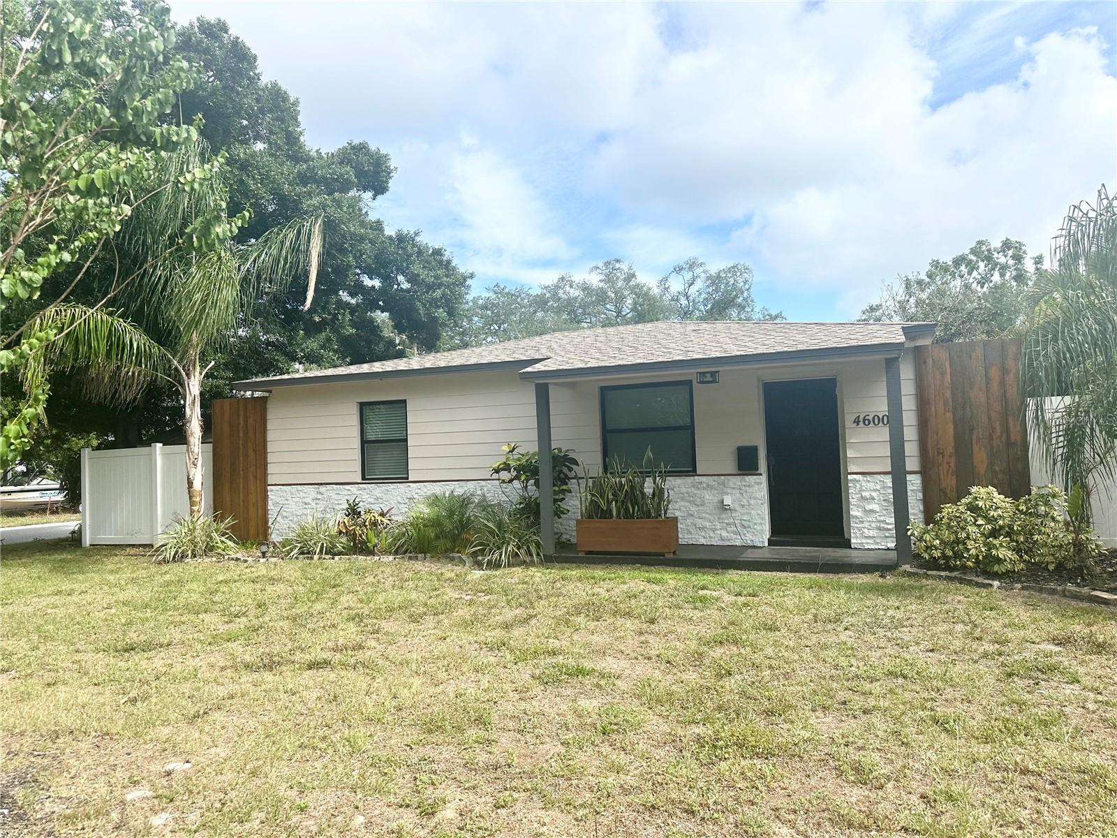 HIGHVIEW SUB BLK C, LOT 10 - Residential