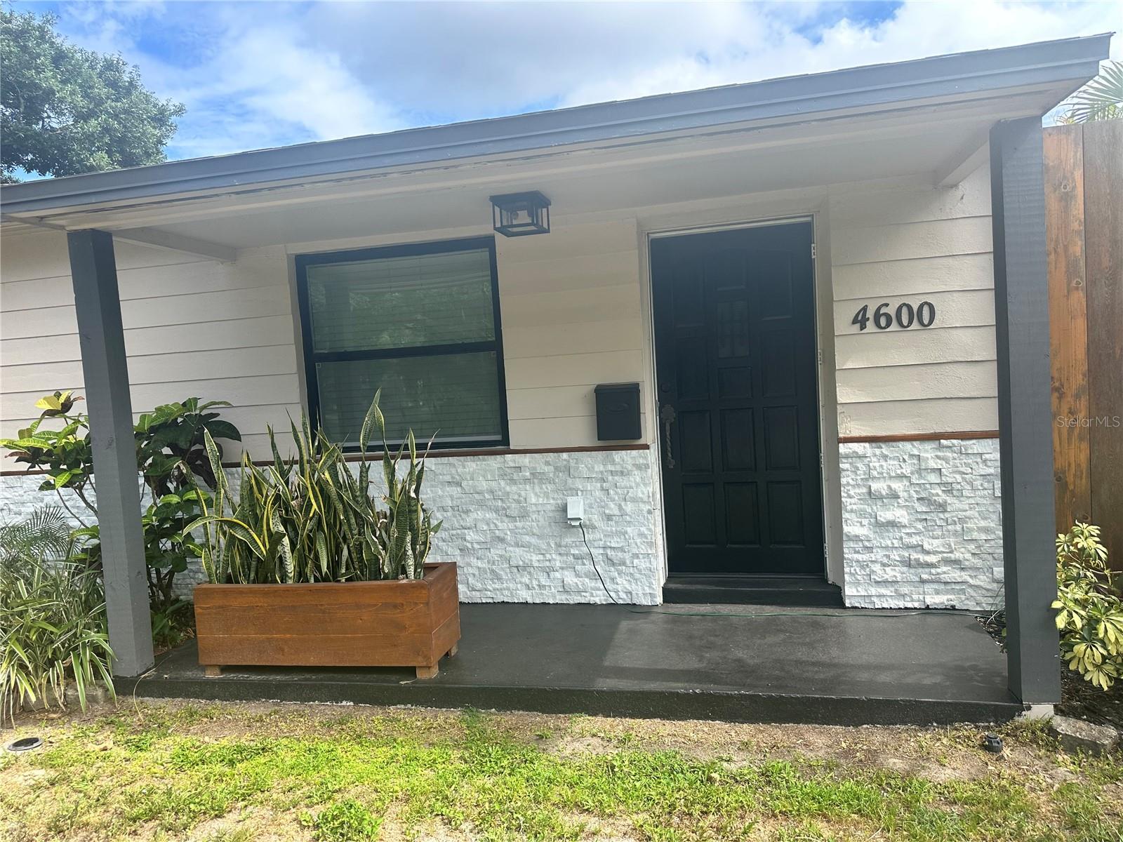HIGHVIEW SUB BLK C, LOT 10 - Residential