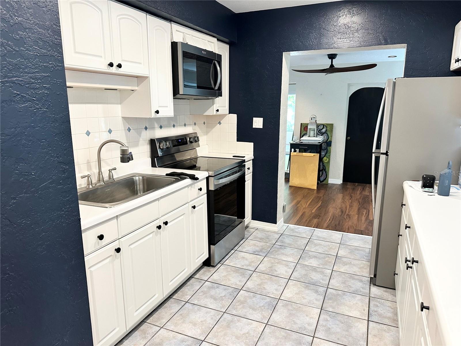 HIGHVIEW SUB BLK C, LOT 10 - Residential