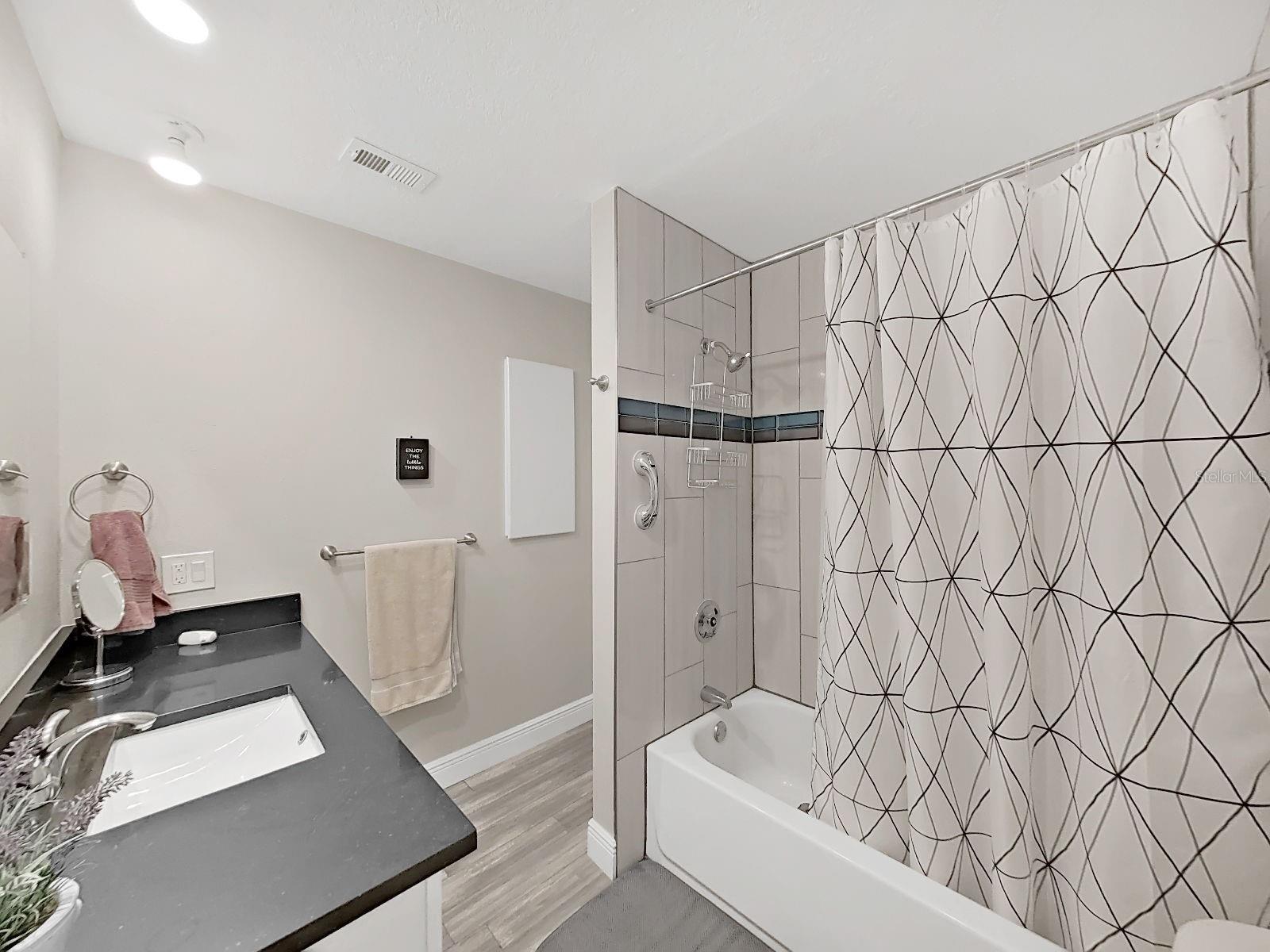 SOUTH PAULA POINT CONDO - Residential