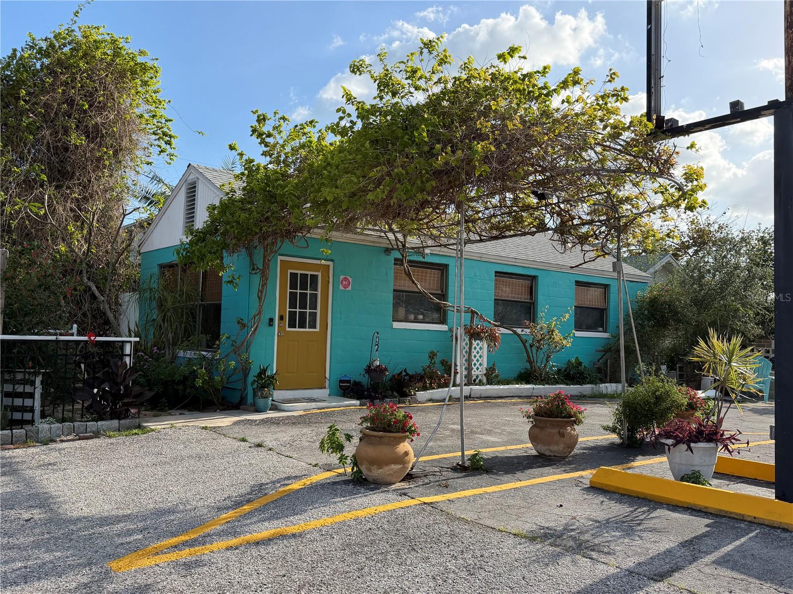 REDUCED.......WONT LAST LONG......FANTASTIC OPPORTUNITY.....PRIME WEST CENTRAL BUSINESS DISTRICT LOCATION....NO FLOOD INSURANCE REQUIREDThis mixed use property is currently a nursery and beauty salon. This property is zoned Mixed Use, and close to Beaches and down town St. Petersburg.