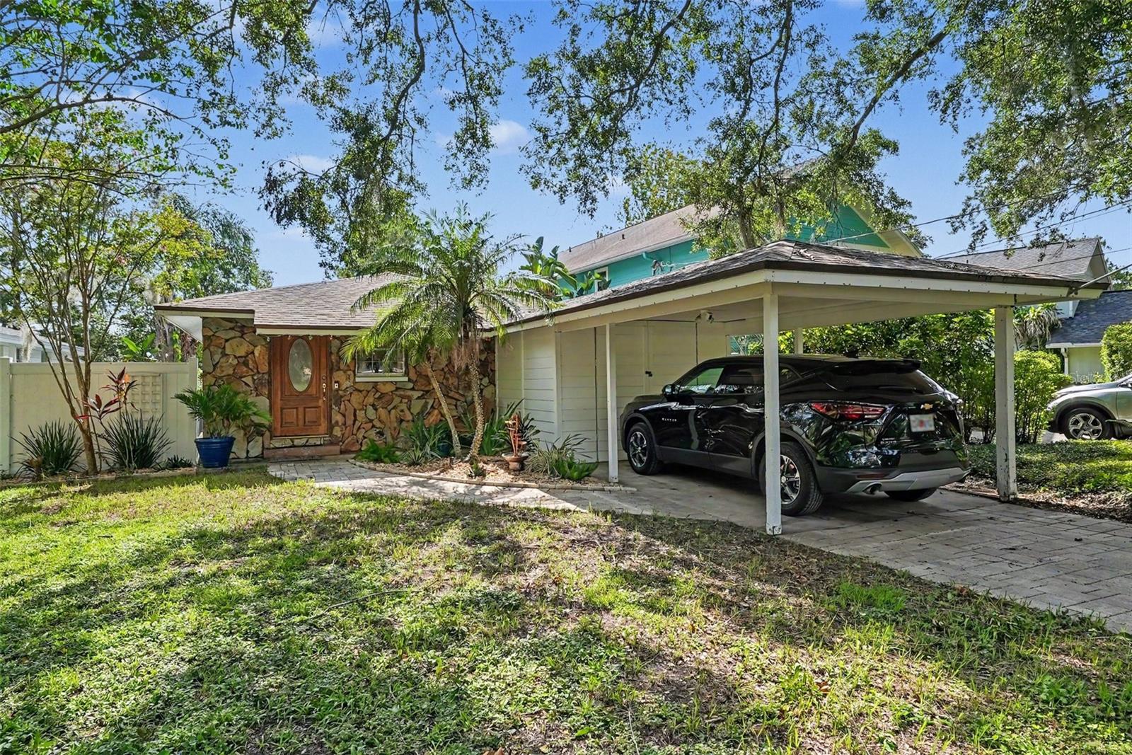 TAMPAS NORTH SIDE CNTRY CL AREA UNIT - Residential