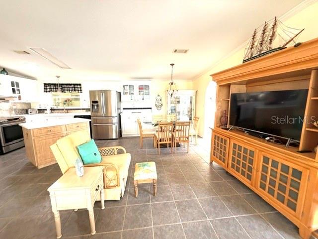 COUNTRY CLUB ESTATES - Residential