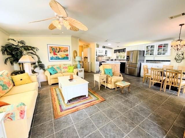 COUNTRY CLUB ESTATES - Residential