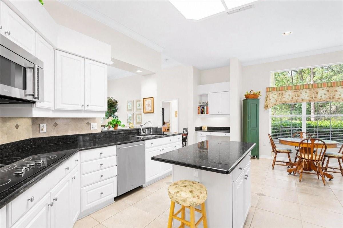 ASHTON - Residential