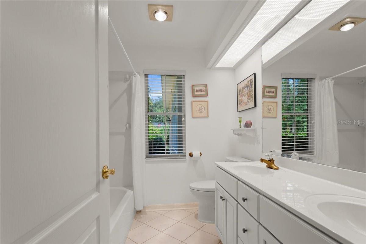 ASHTON - Residential