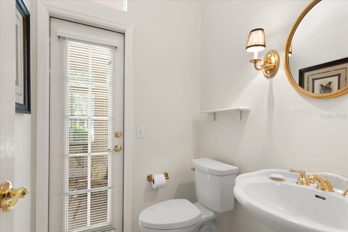 ASHTON - Residential