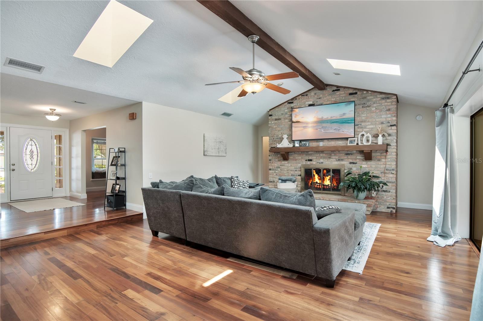 LAKE CONWAY SHORES - Residential