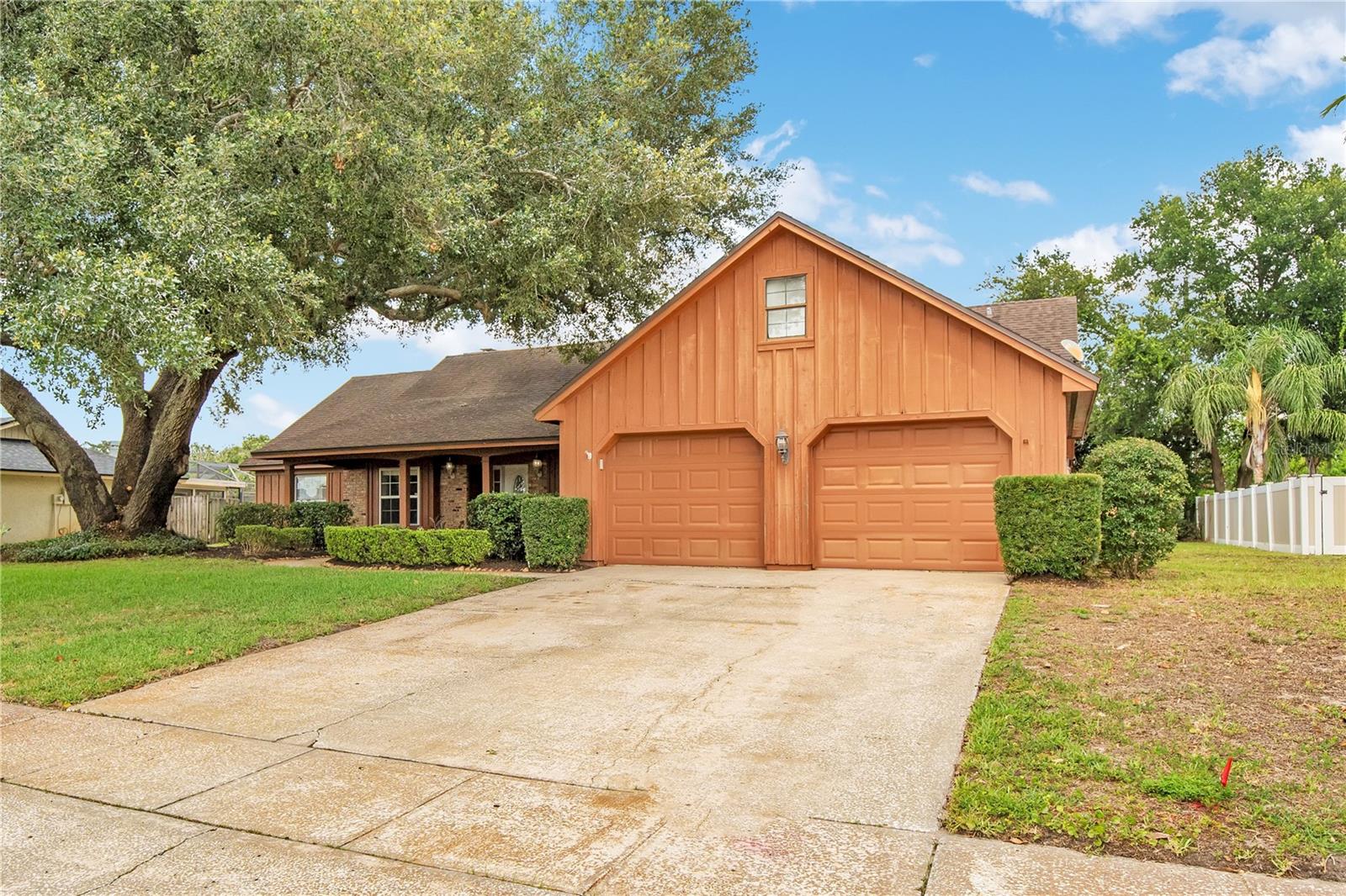 LAKE CONWAY SHORES - Residential