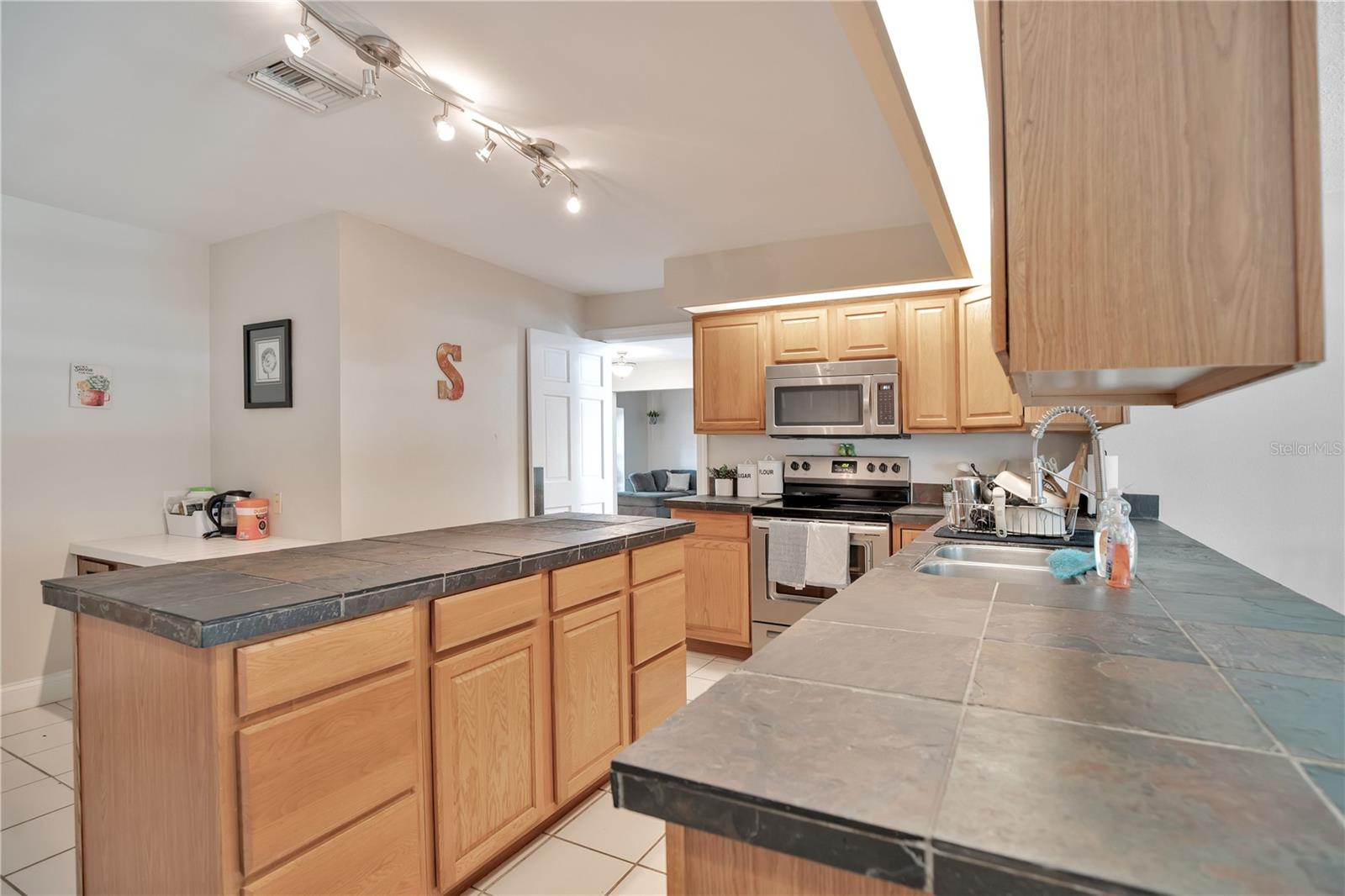 LAKE CONWAY SHORES - Residential