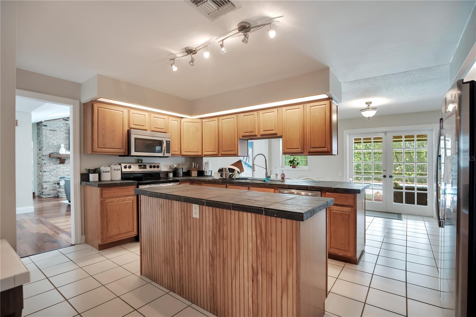 LAKE CONWAY SHORES - Residential
