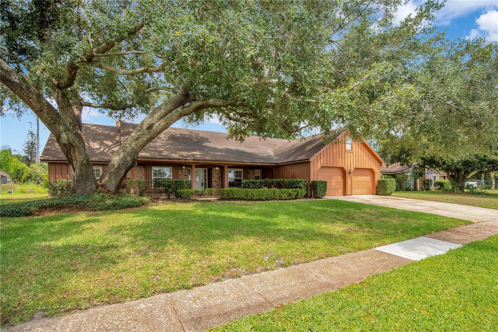 LAKE CONWAY SHORES - Residential