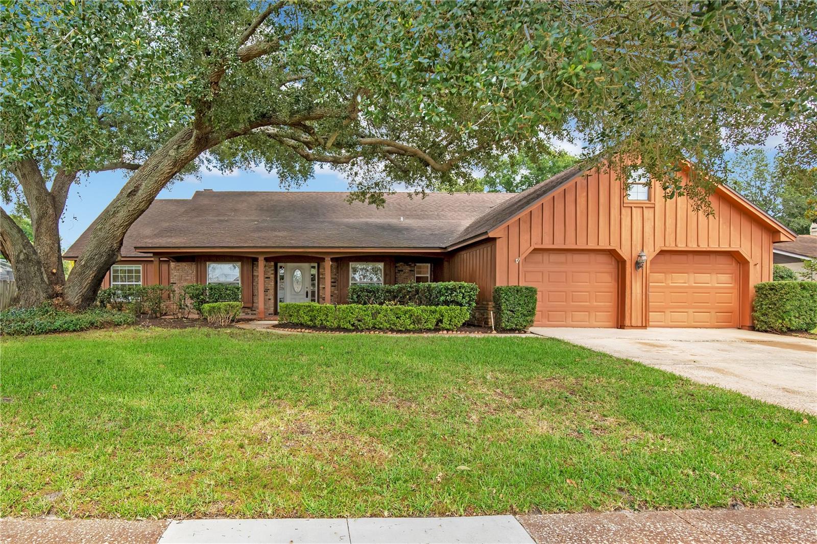 LAKE CONWAY SHORES - Residential