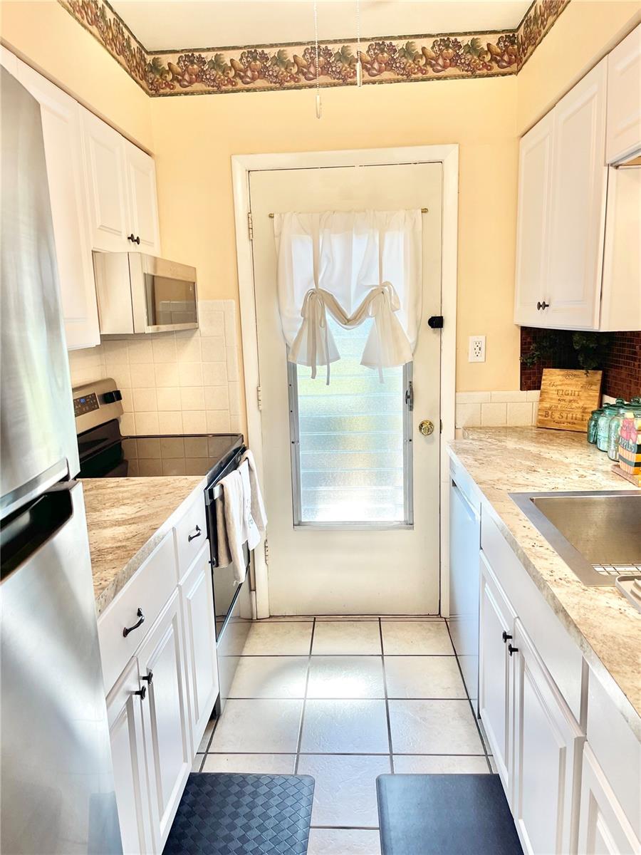 LAKELAND HARBOUR CONDOMINIUMS - Residential