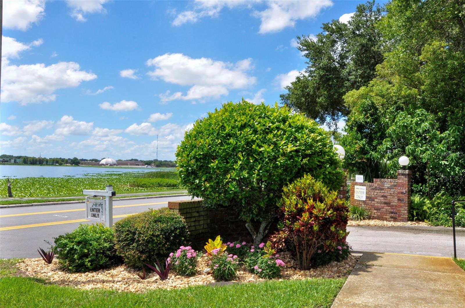 LAKELAND HARBOUR CONDOMINIUMS - Residential