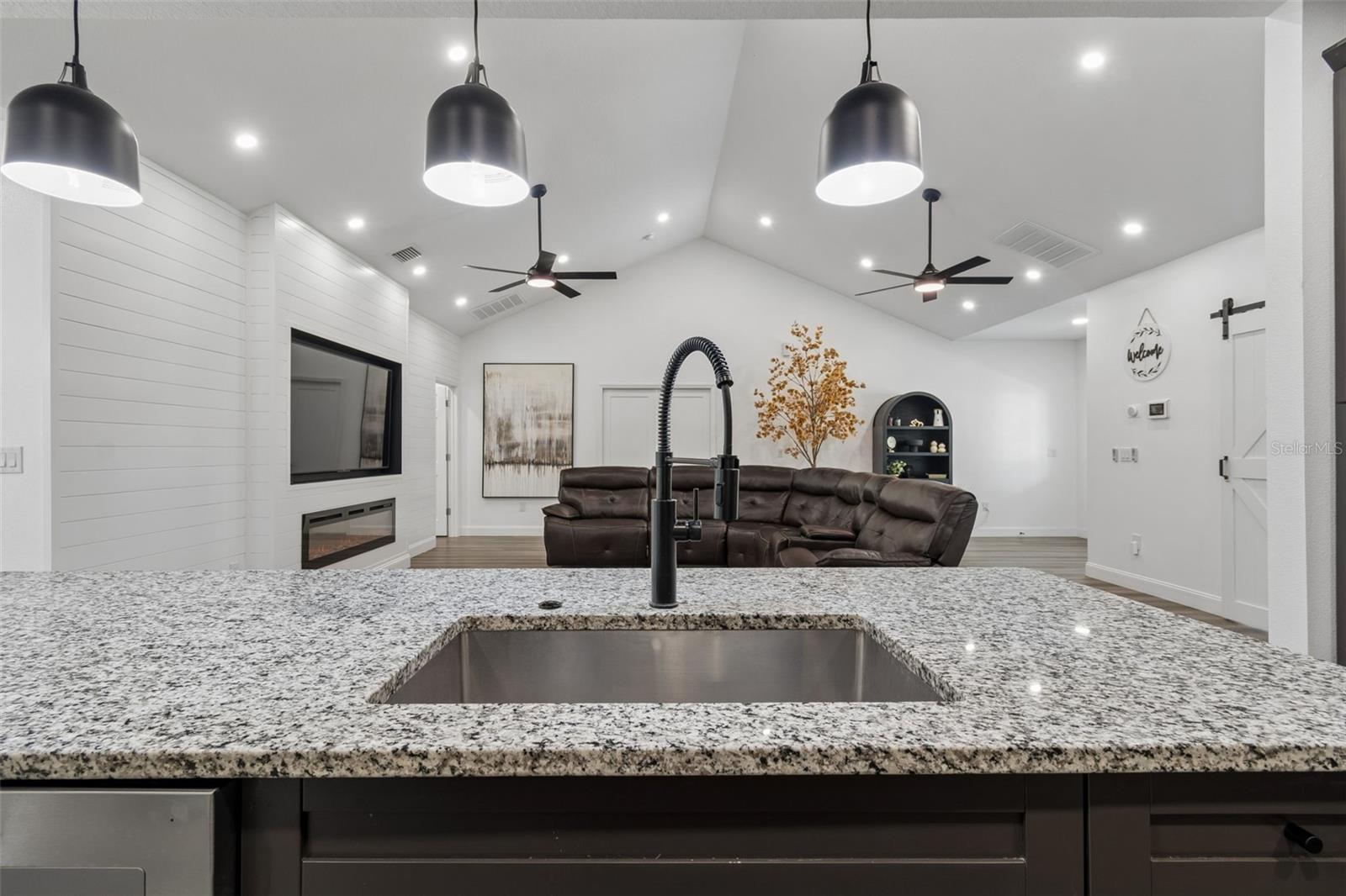 LEAHS ACRES - Residential