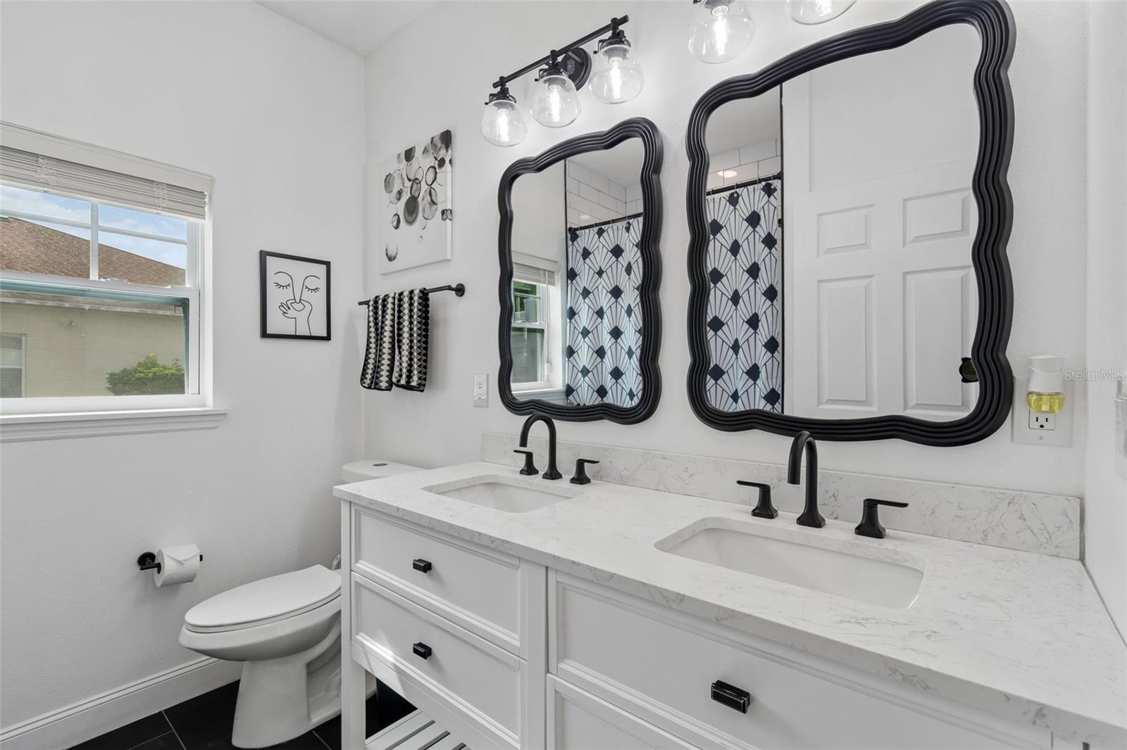 LEAHS ACRES - Residential