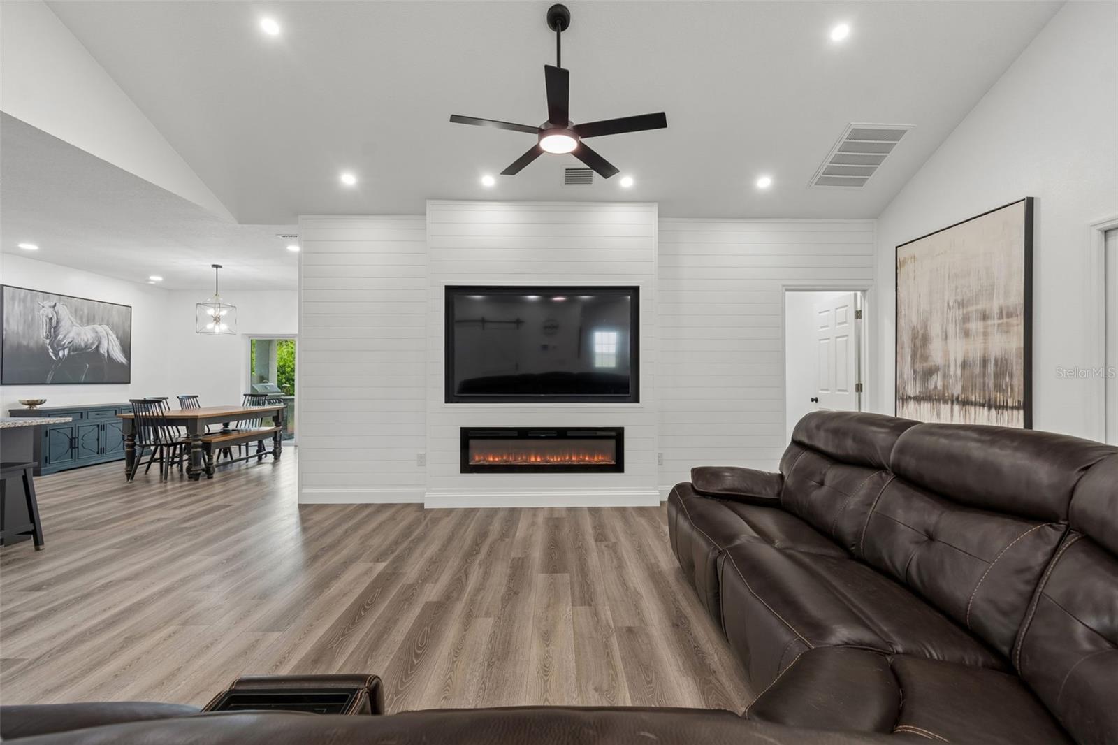 LEAHS ACRES - Residential