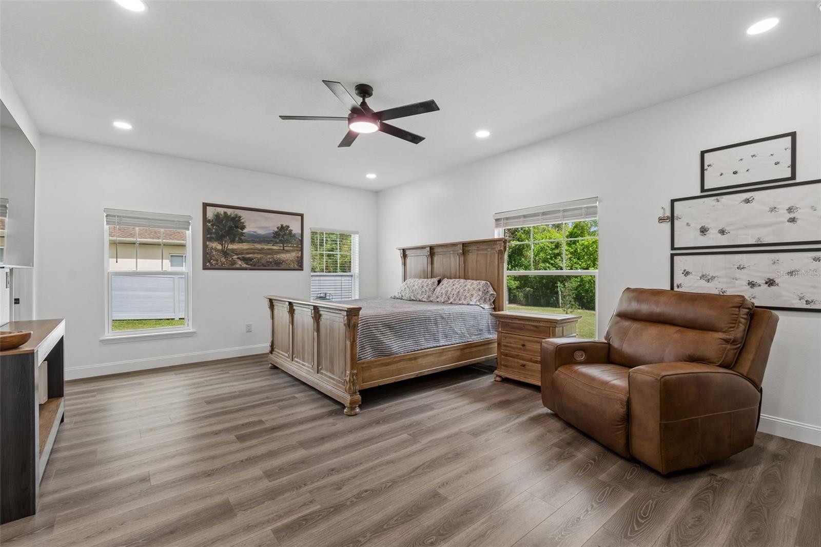 LEAHS ACRES - Residential