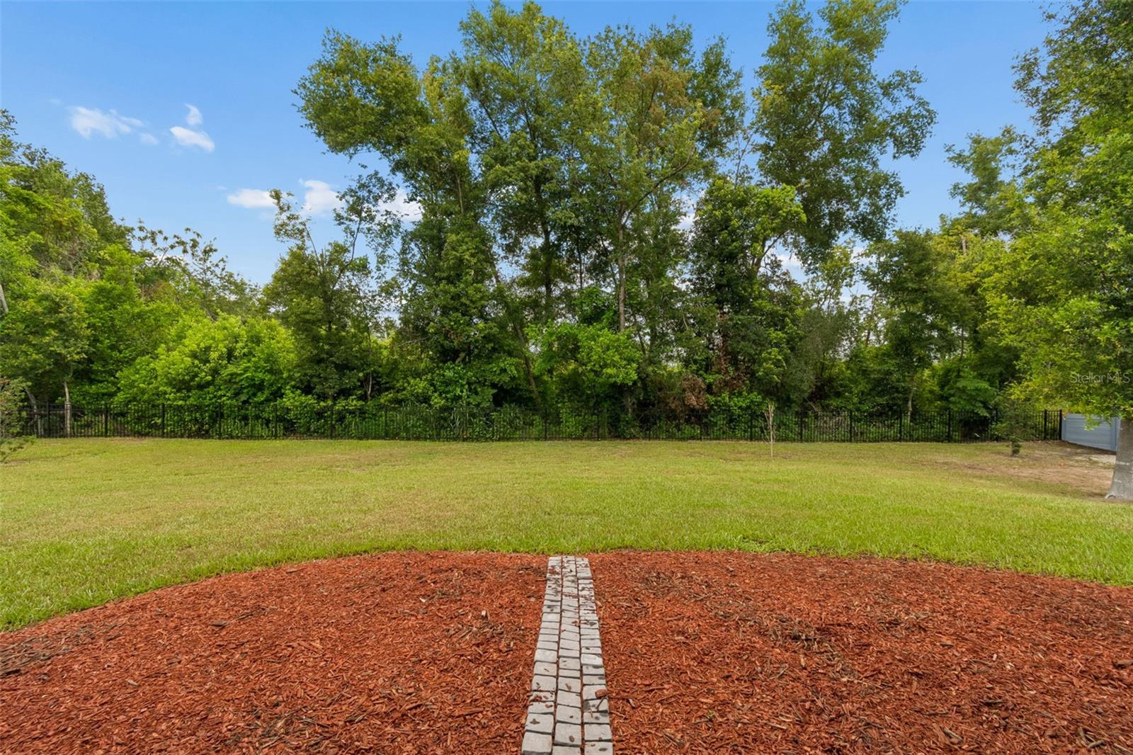 LEAHS ACRES - Residential