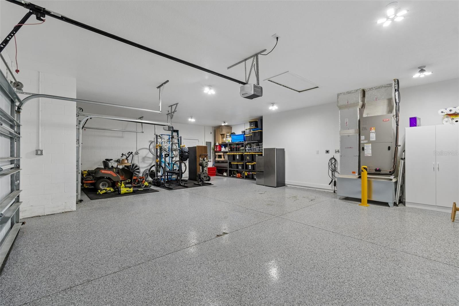 LEAHS ACRES - Residential