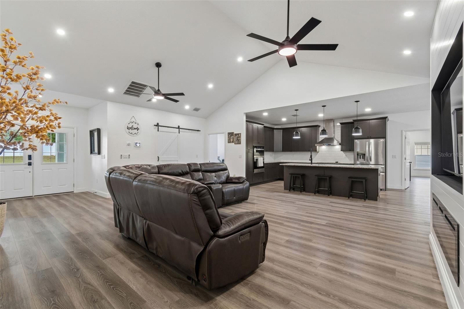LEAHS ACRES - Residential