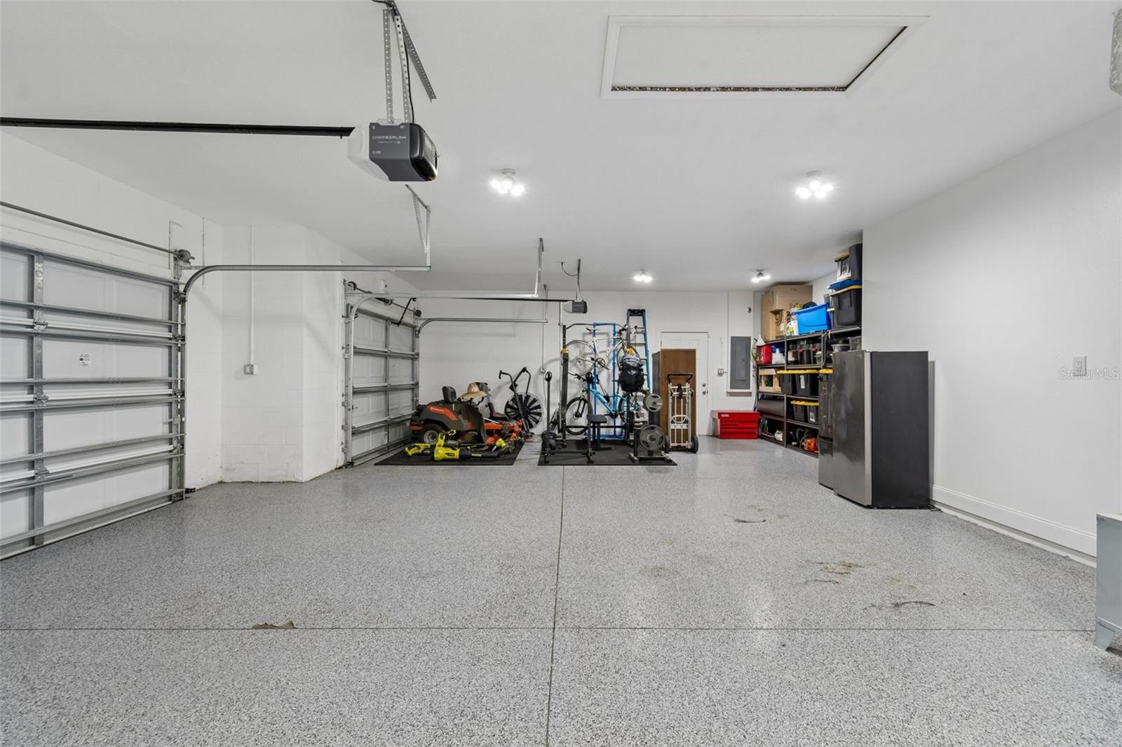 LEAHS ACRES - Residential