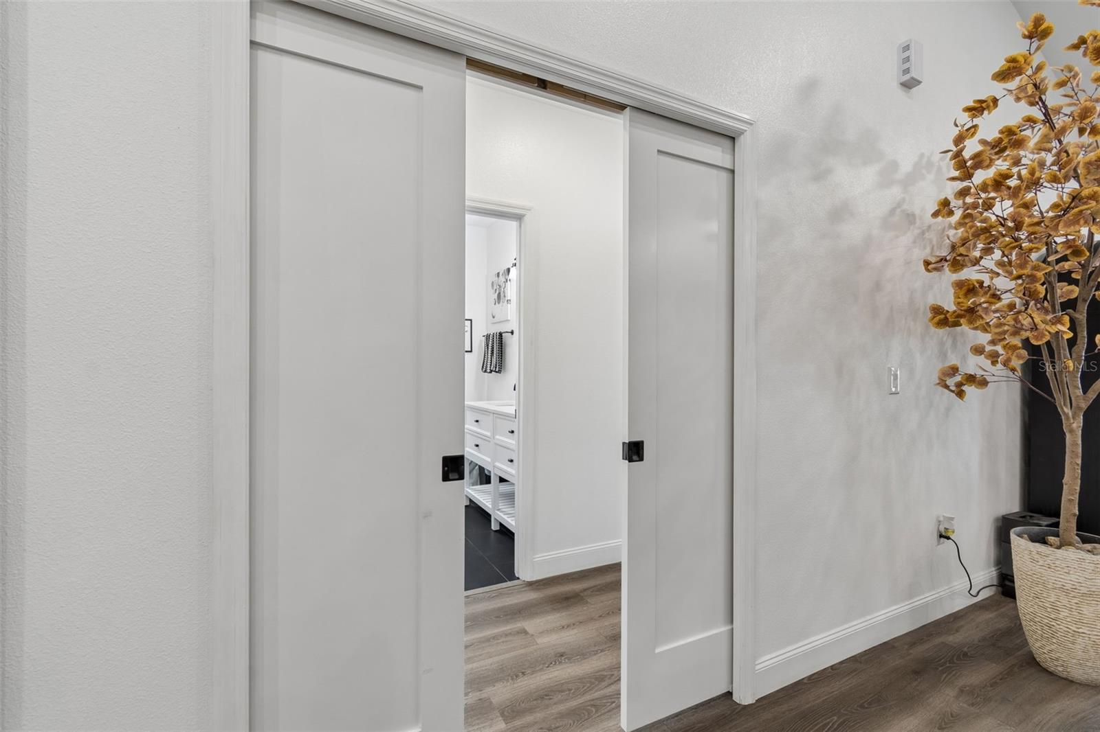 LEAHS ACRES - Residential
