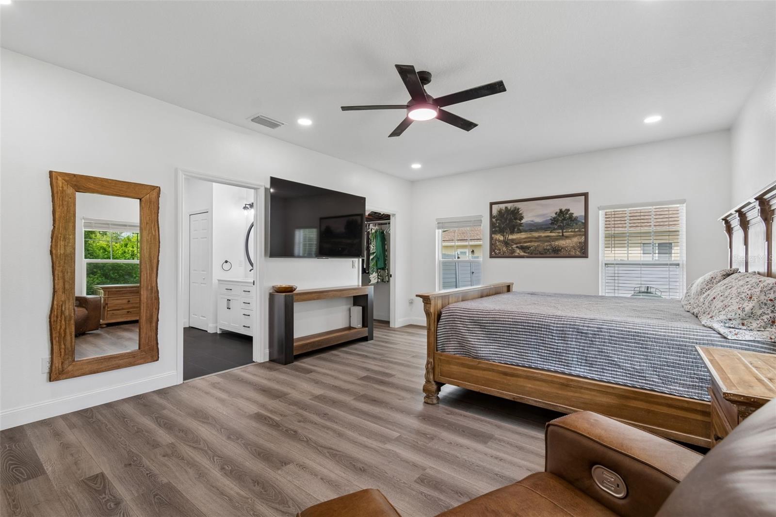 LEAHS ACRES - Residential