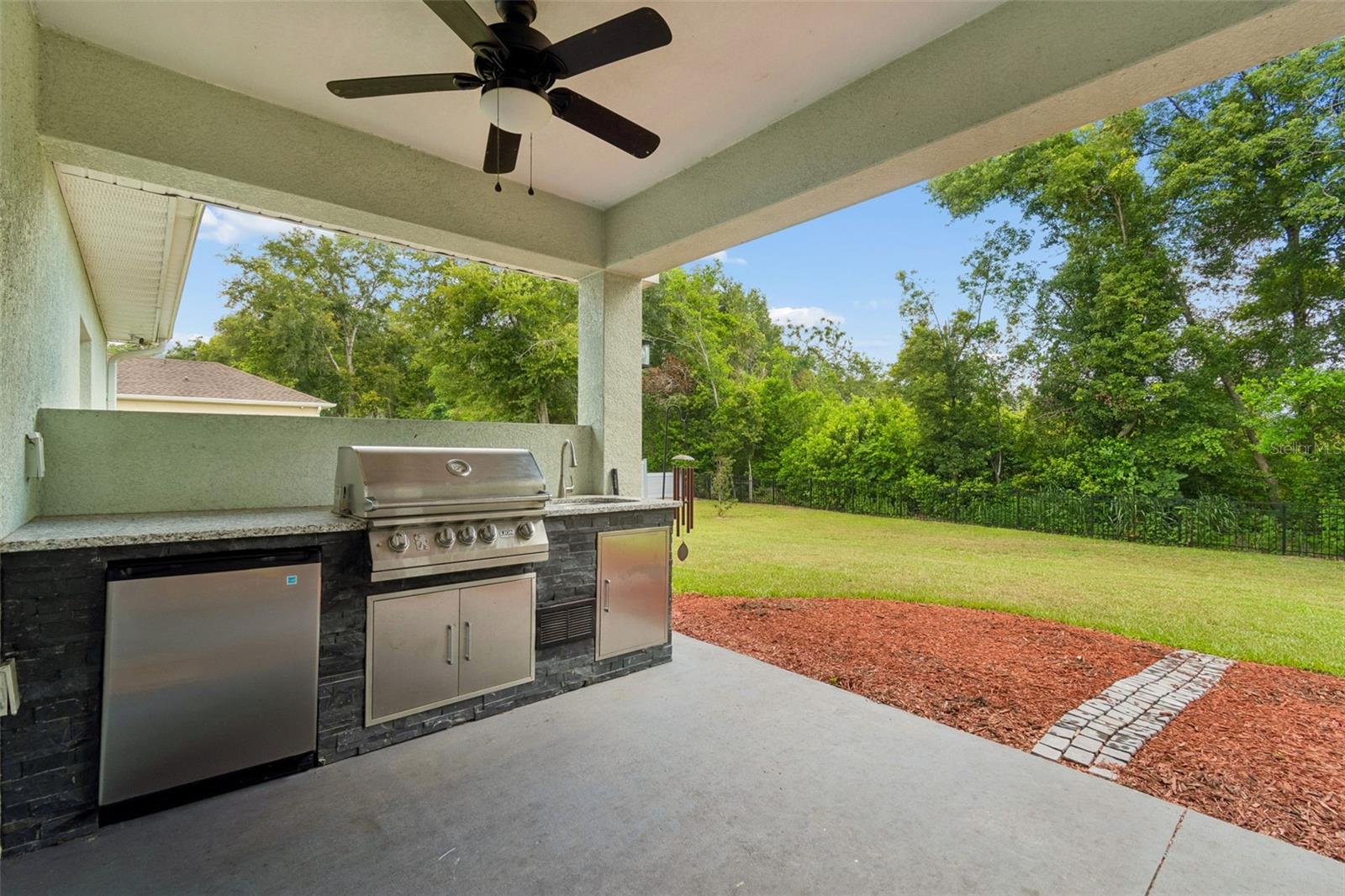 LEAHS ACRES - Residential