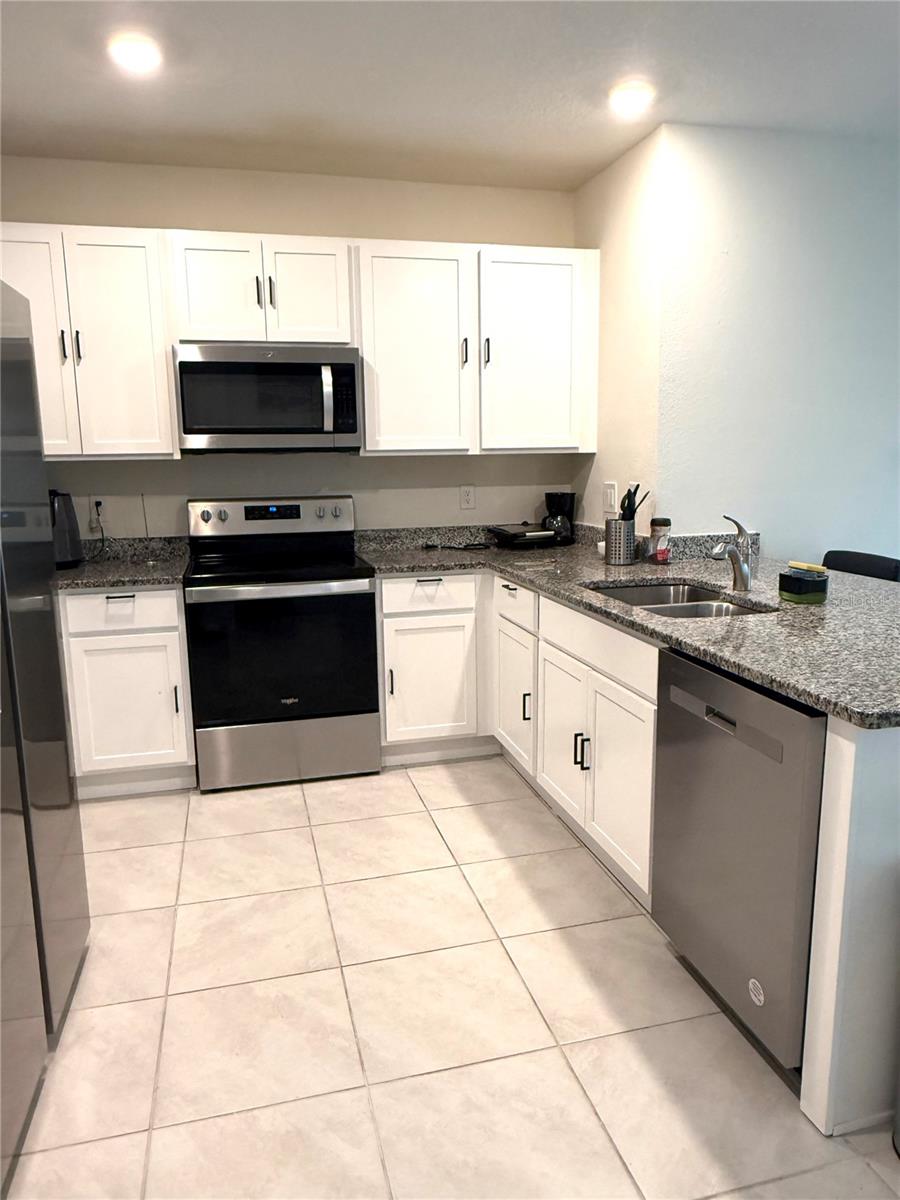 THOMPSON GROVE - Residential Lease