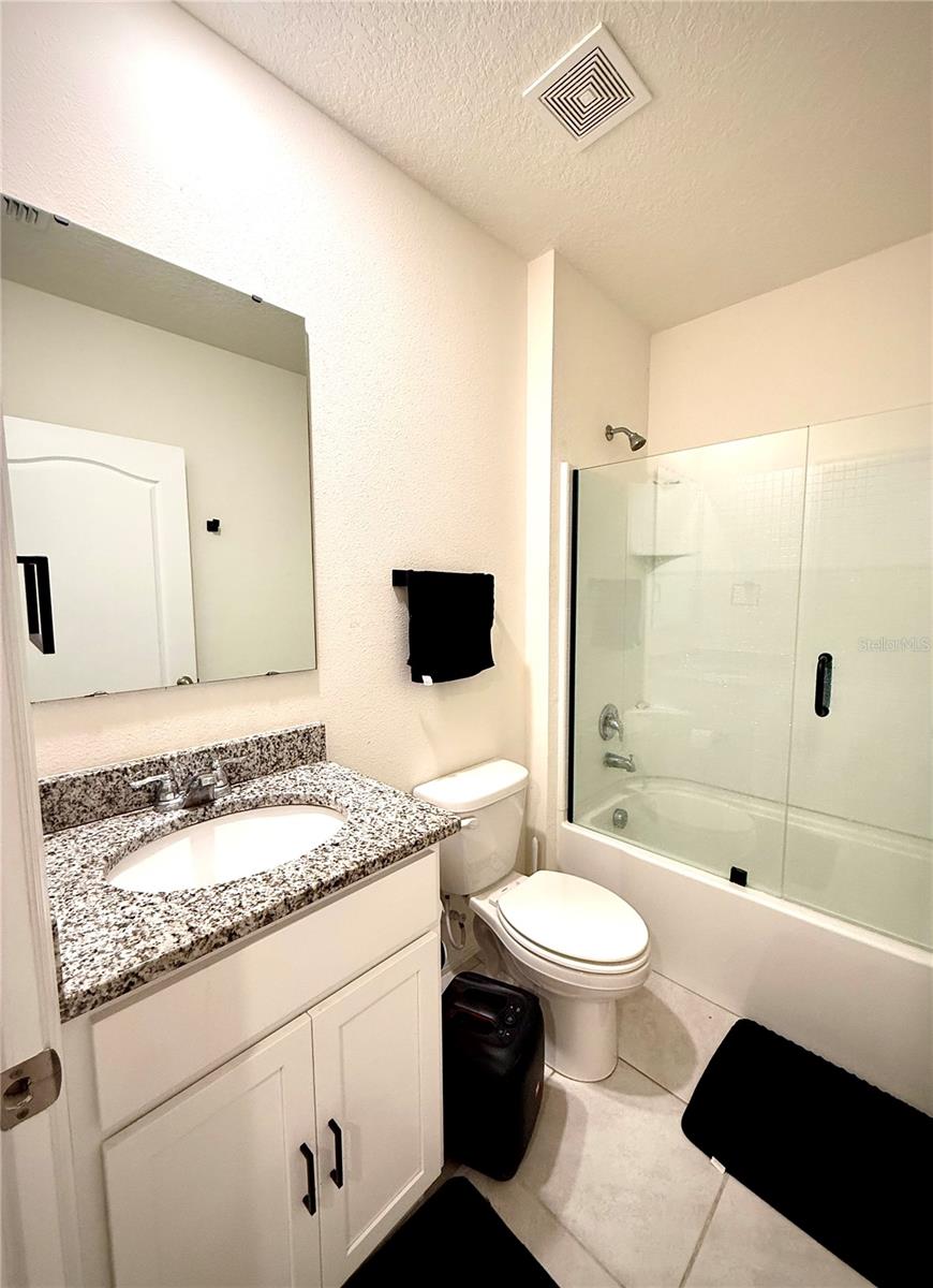THOMPSON GROVE - Residential Lease