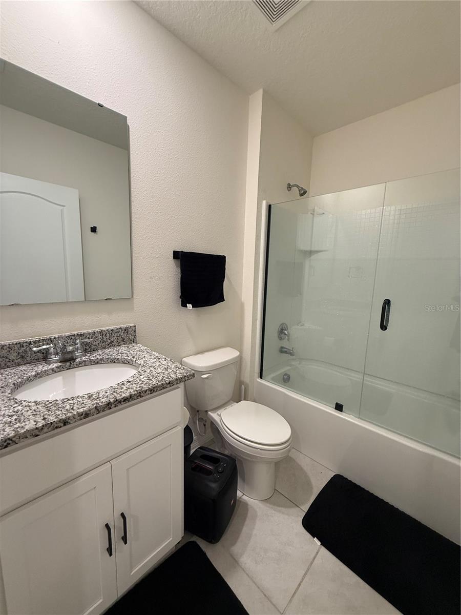 THOMPSON GROVE - Residential Lease