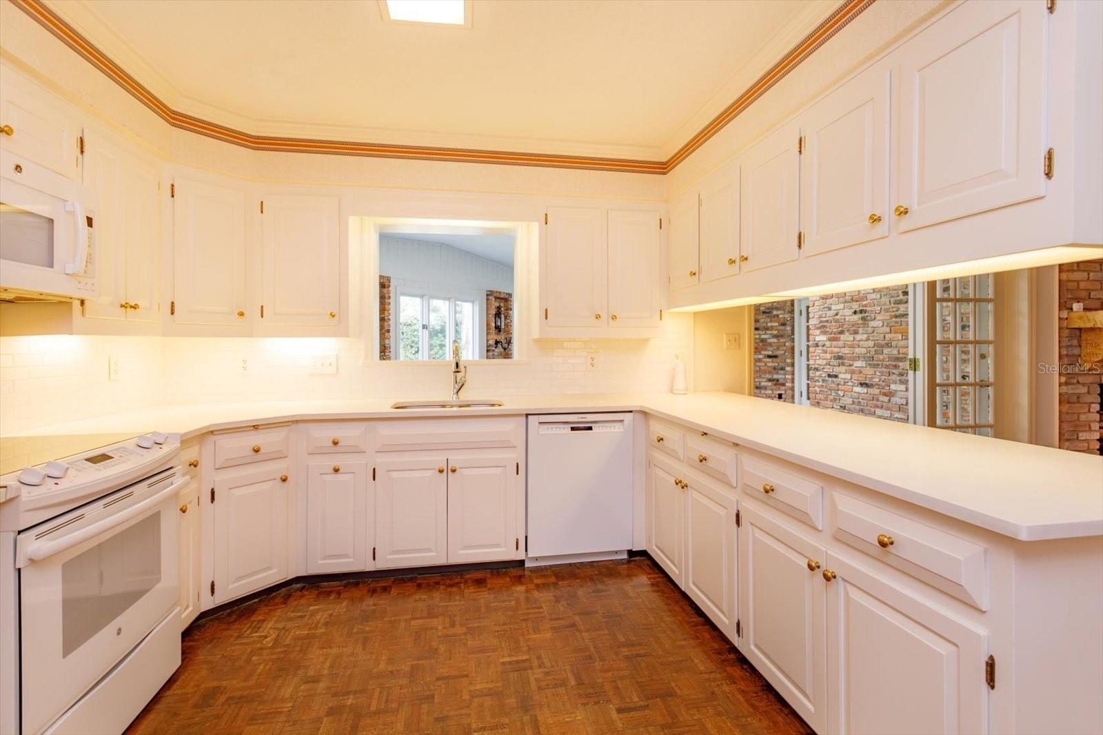 LAKE CONWAY ESTATES - Residential