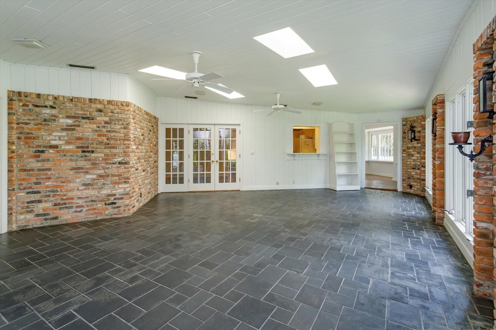 LAKE CONWAY ESTATES - Residential