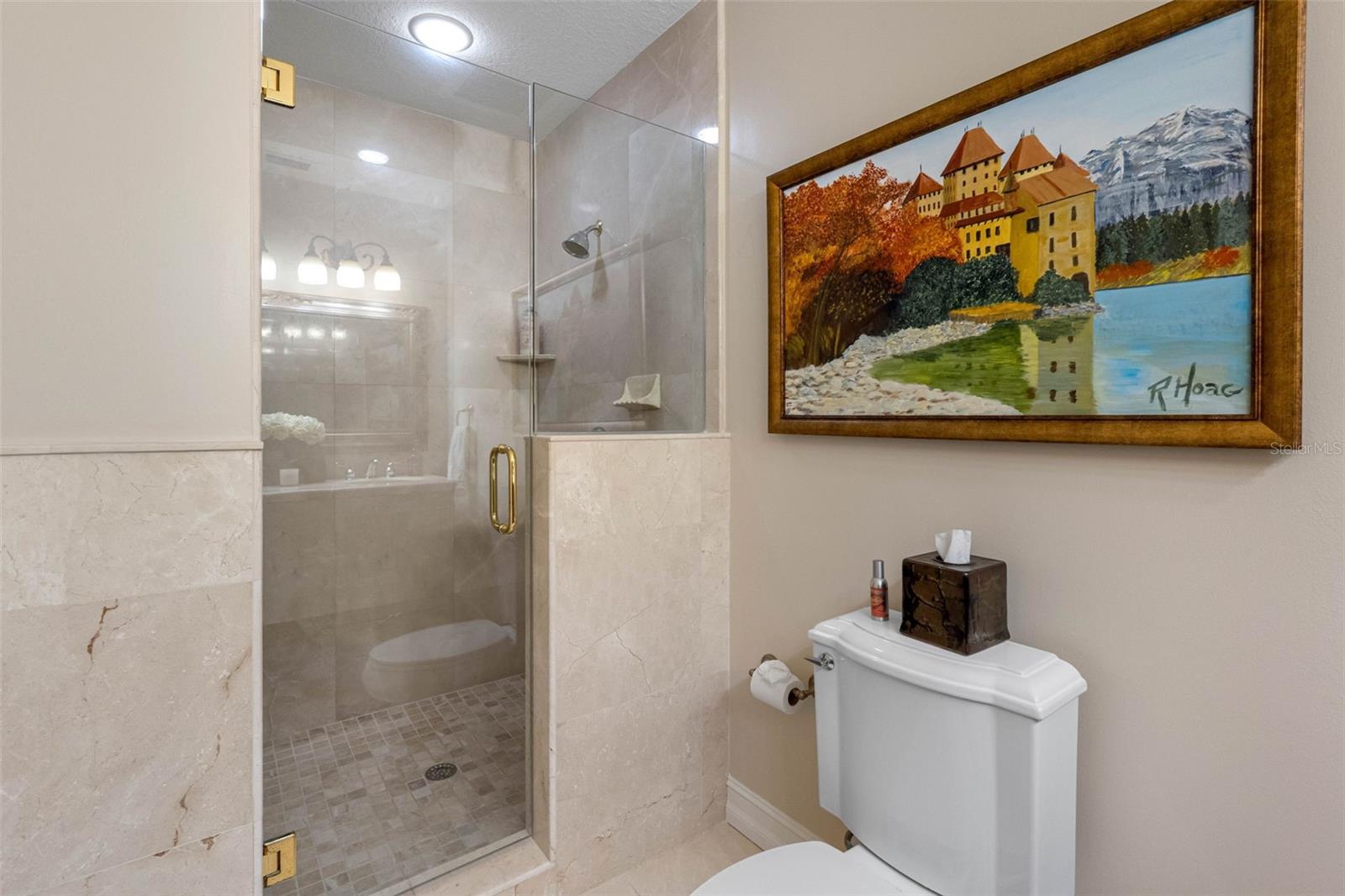 LAS FLORES CONDO - Residential