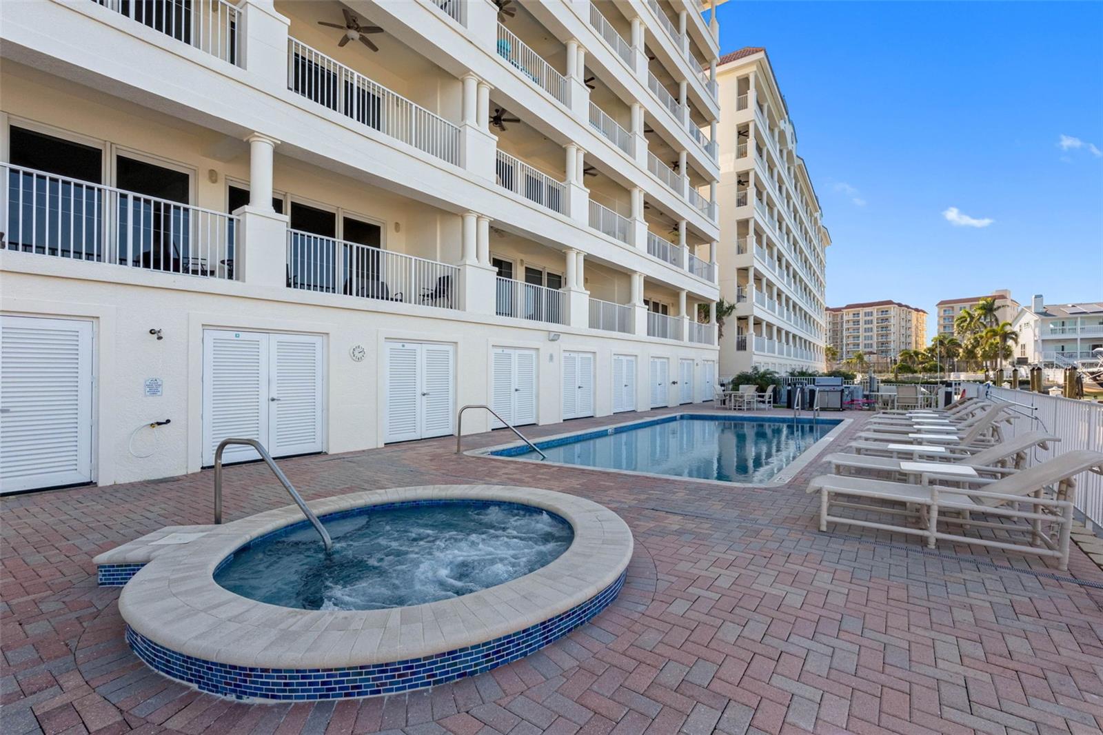 LAS FLORES CONDO - Residential