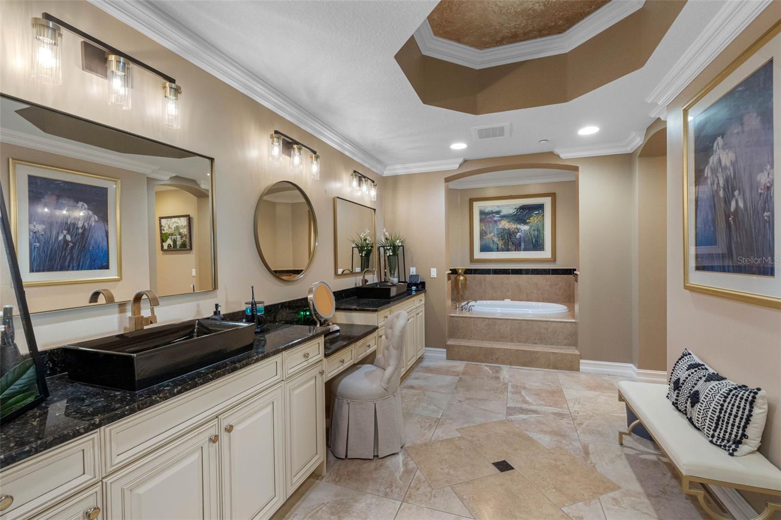 LAS FLORES CONDO - Residential