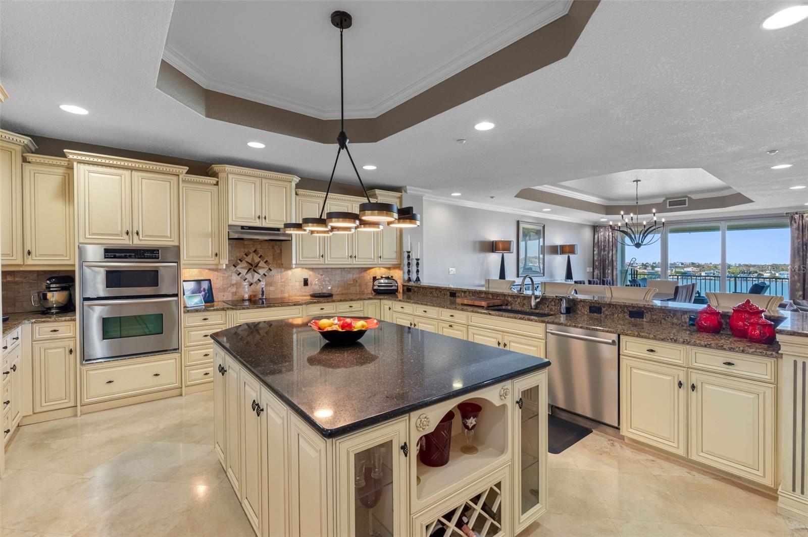 LAS FLORES CONDO - Residential
