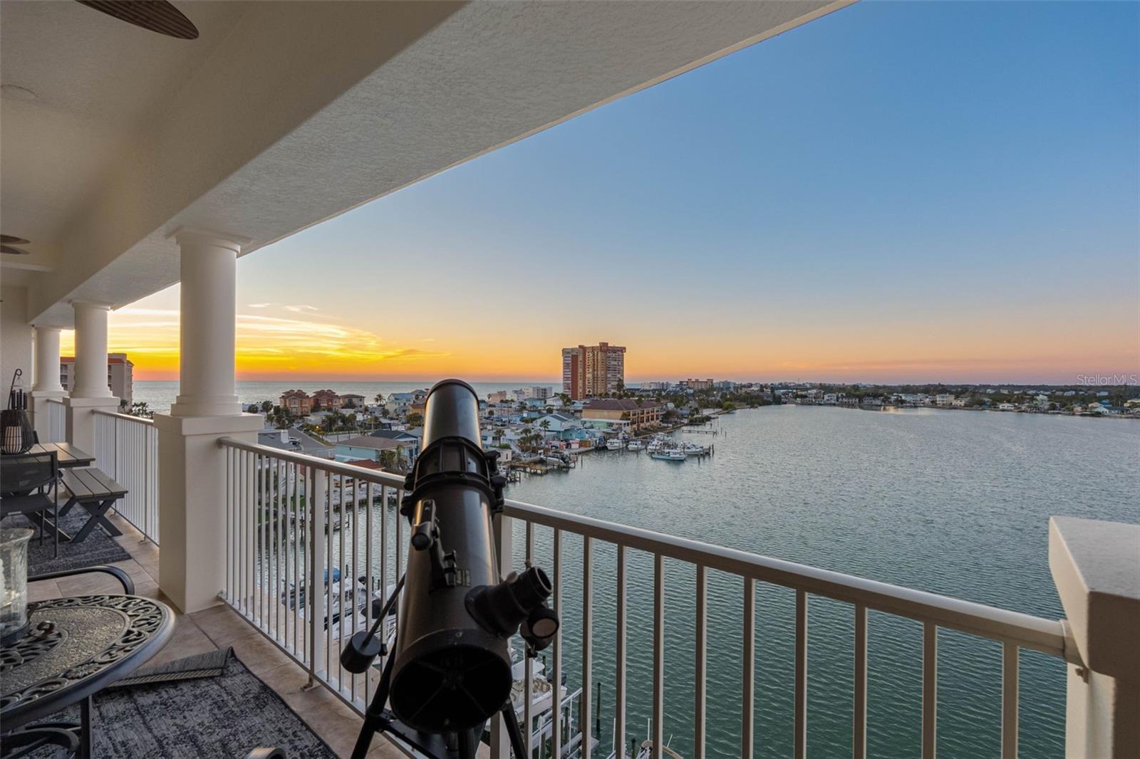 LAS FLORES CONDO - Residential
