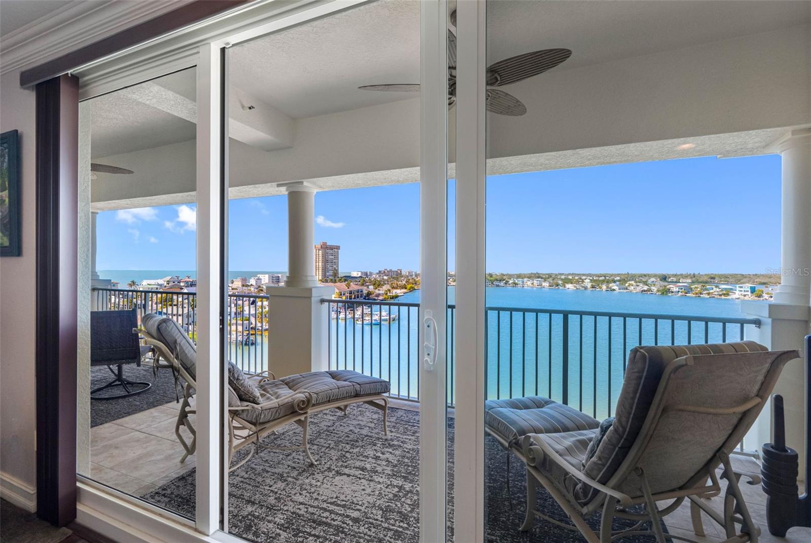 LAS FLORES CONDO - Residential