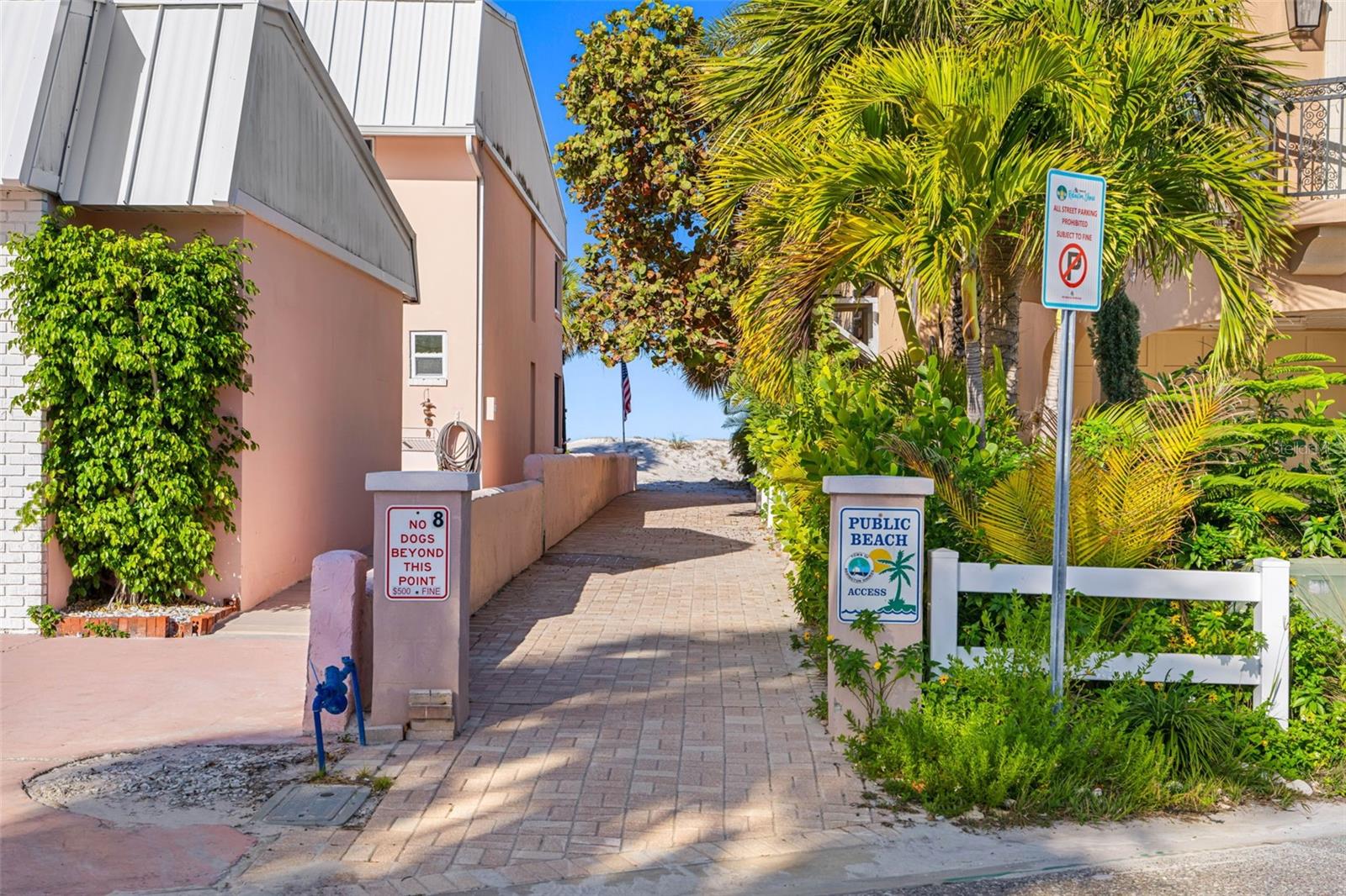 LAS FLORES CONDO - Residential