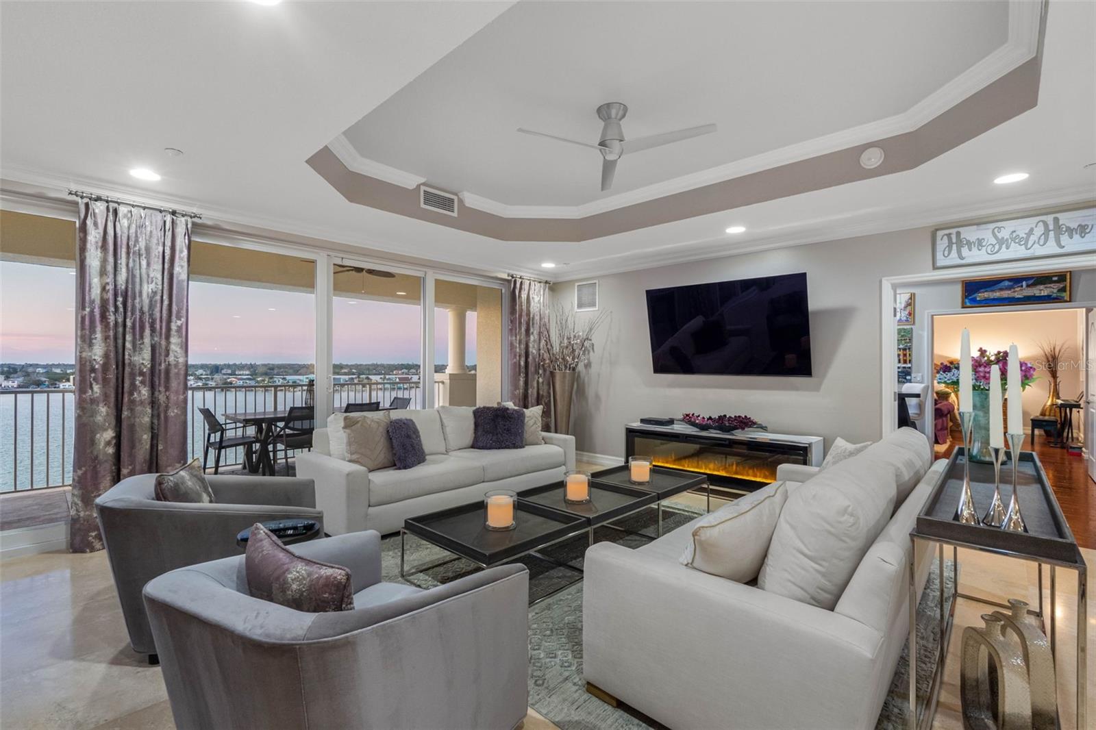 LAS FLORES CONDO - Residential