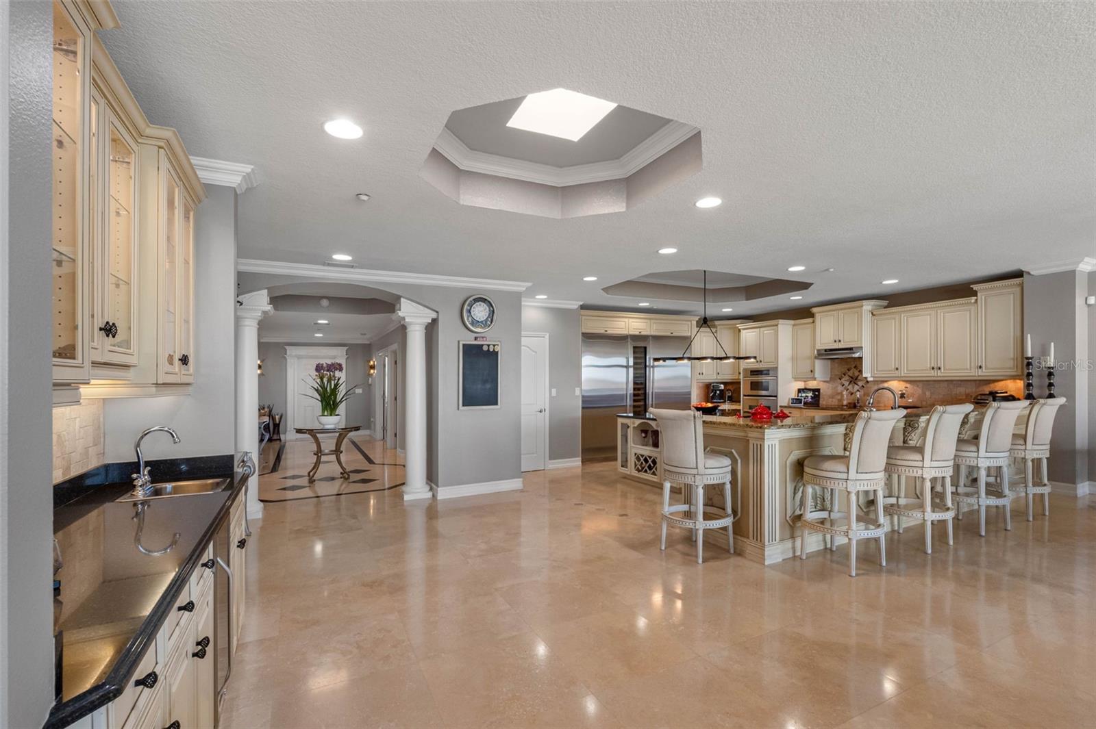 LAS FLORES CONDO - Residential