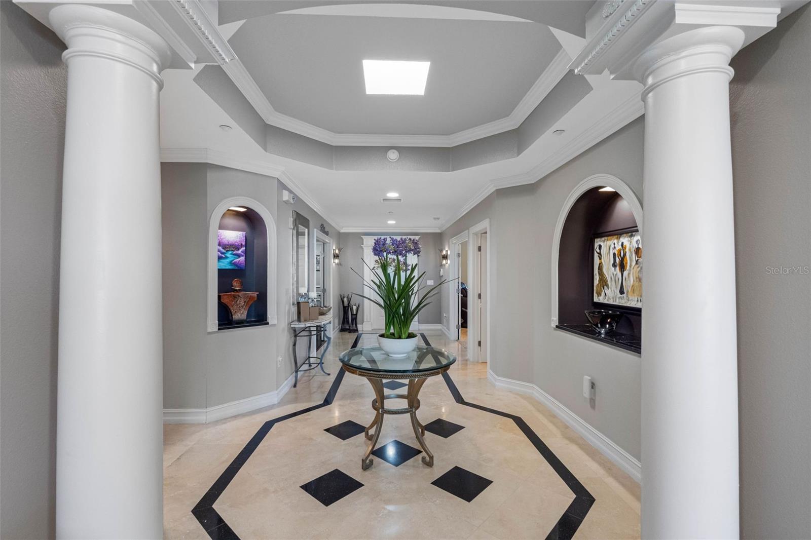 LAS FLORES CONDO - Residential