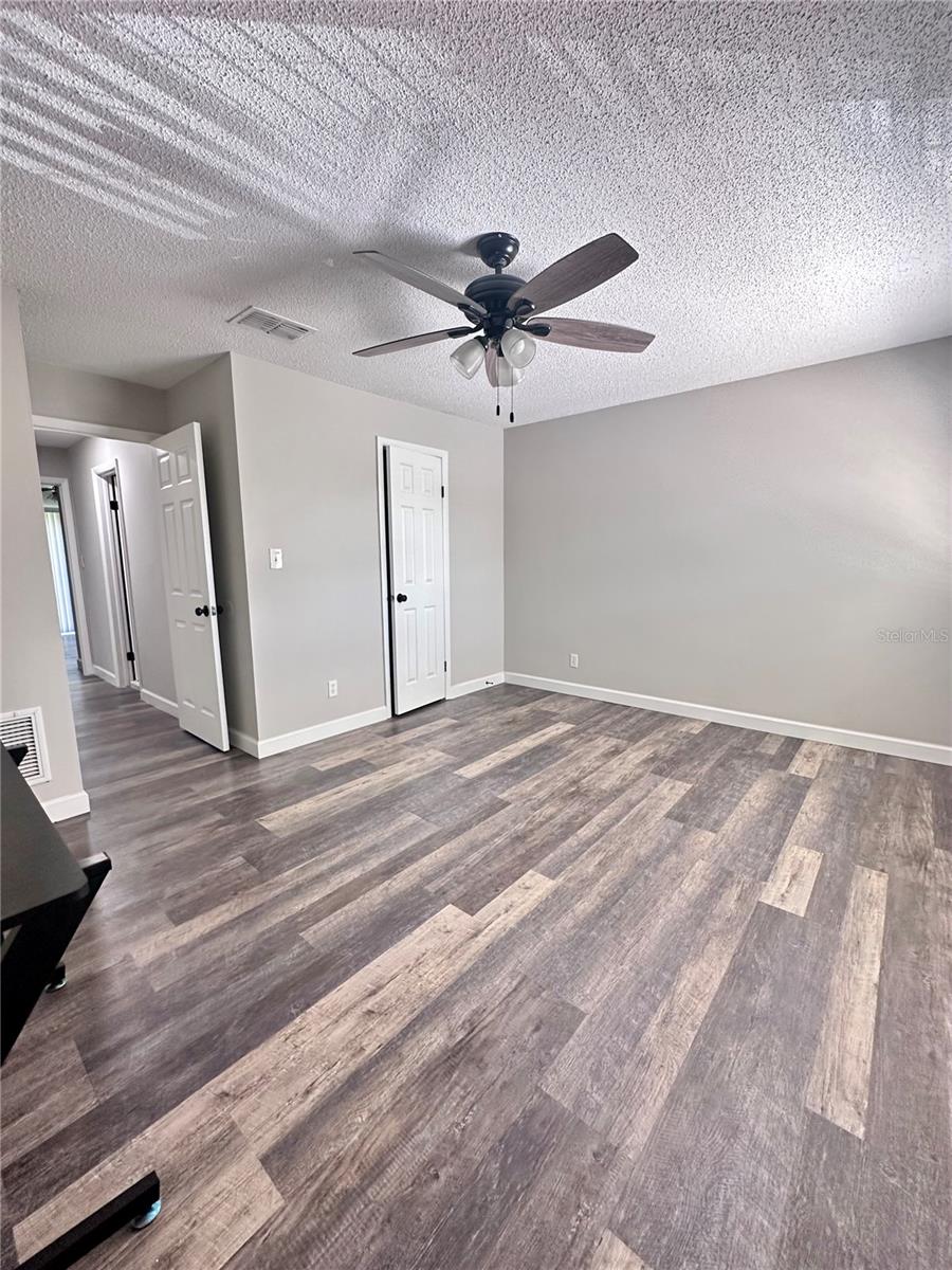 THE GREENS OF TOWNN COUNTRY - Residential Lease
